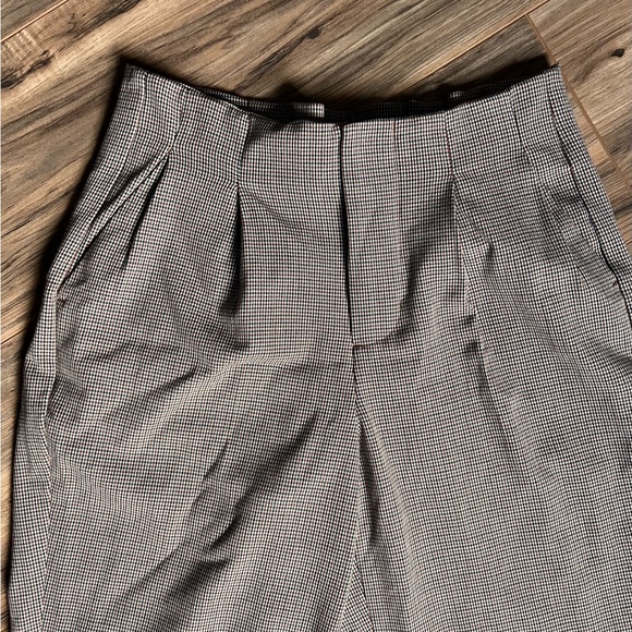 A New Day size 6 pleated houndstooth pant with elastic waist - Picture 2 of 5